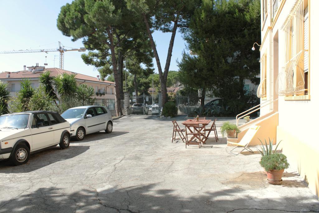 Pino Marittimo Bed & Breakfast Civitanova Marche Bagian luar foto