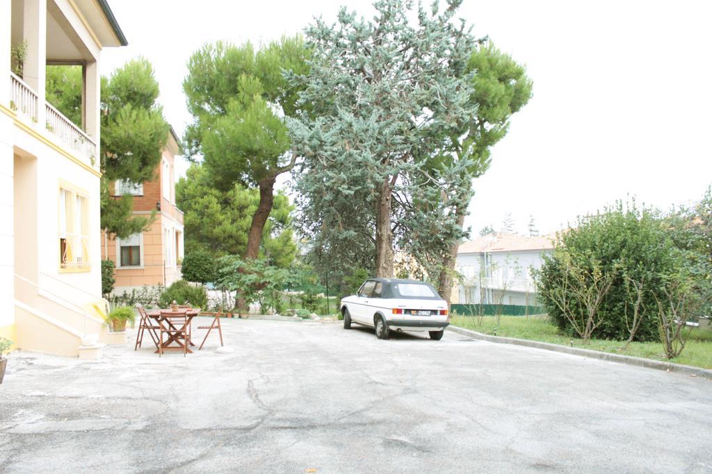 Pino Marittimo Bed & Breakfast Civitanova Marche Bagian luar foto