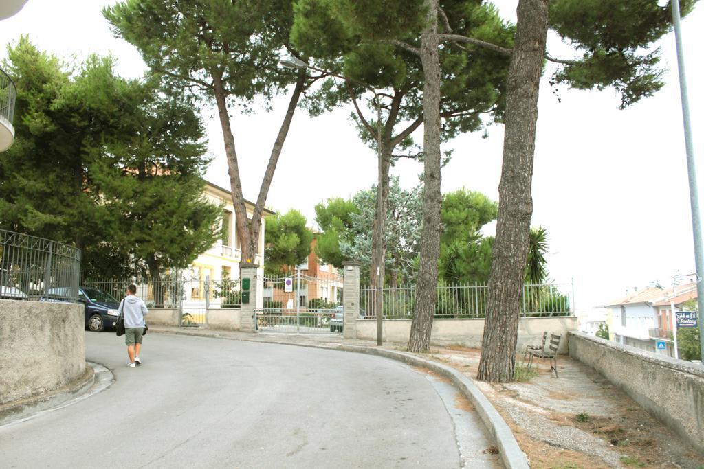 Pino Marittimo Bed & Breakfast Civitanova Marche Bagian luar foto