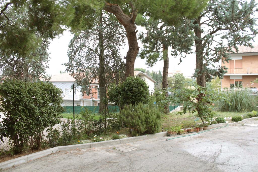 Pino Marittimo Bed & Breakfast Civitanova Marche Bagian luar foto