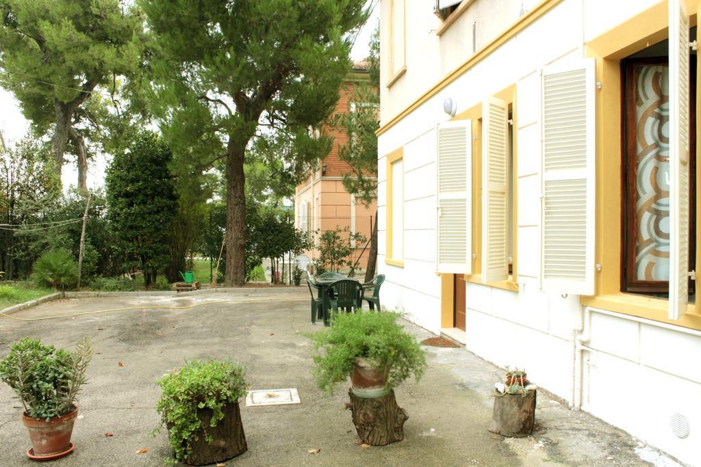 Pino Marittimo Bed & Breakfast Civitanova Marche Bagian luar foto